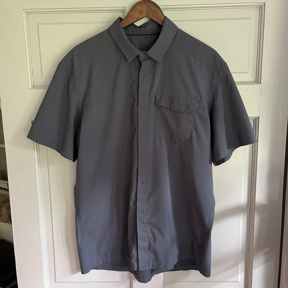 Arc’teryx short sleeved collared shirt, great condition, blue, size L